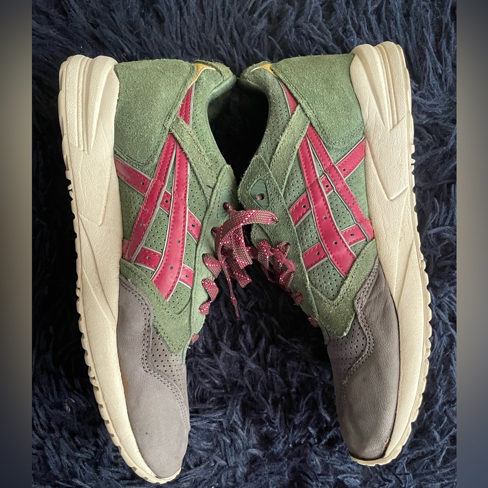 ASIC men’s size 9